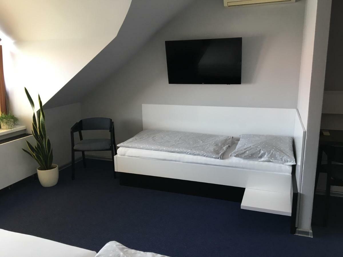 Hotel U Racka Ostrožská Nová Ves Exteriör bild